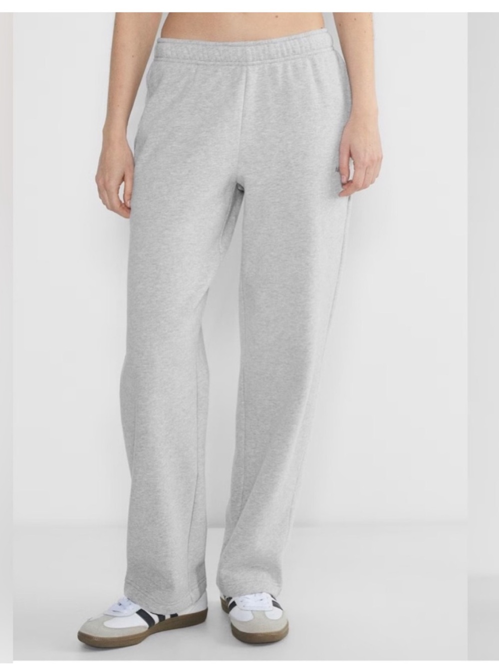 Aritzia Cozy Sweatfleece  Mega Fit Straight Leg Sweatpant in White Size XS NWOT